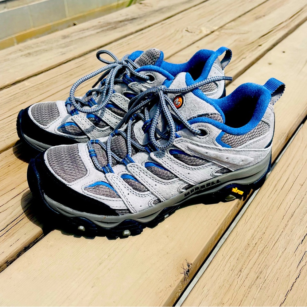 Merrell Moab 3 Women’s hiking shoes. Size 8.5